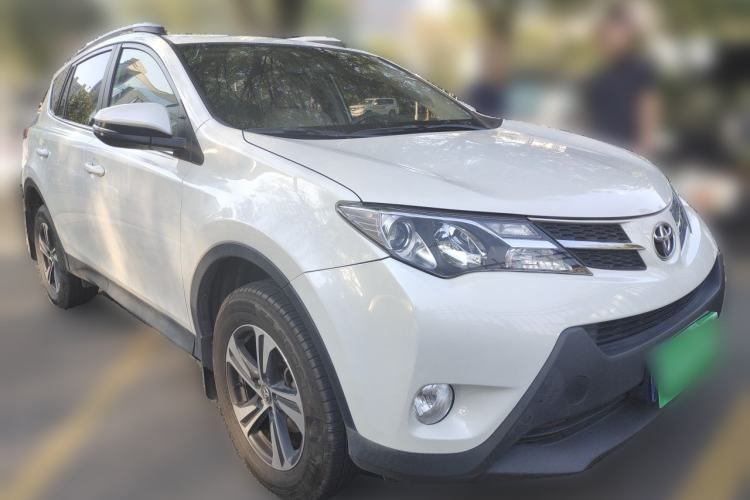 Used Toyota RAV4 2015 2.0L CVT Two-Wheel Drive Fashion Edition Front Right 45 Deg