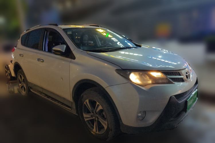 Used Toyota RAV4 2015 2.0L CVT Four-Wheel Drive New Edition Front Right 45 Deg