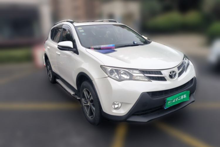 Used Toyota RAV4 2015 2.0L CVT Two-Wheel Drive Fashion Edition Front Right 45 Deg