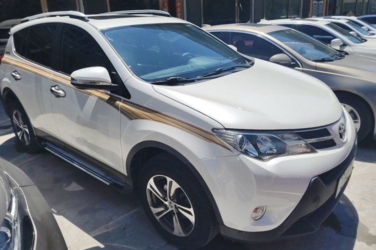 Used Toyota RAV4 2015 2.0L CVT Two-Wheel Drive Fashion Edition Front Right 45 Deg