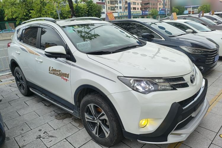 Used Toyota RAV4 2015 2.0L CVT Two-Wheel Drive Fashion Edition Front Right 45 Deg