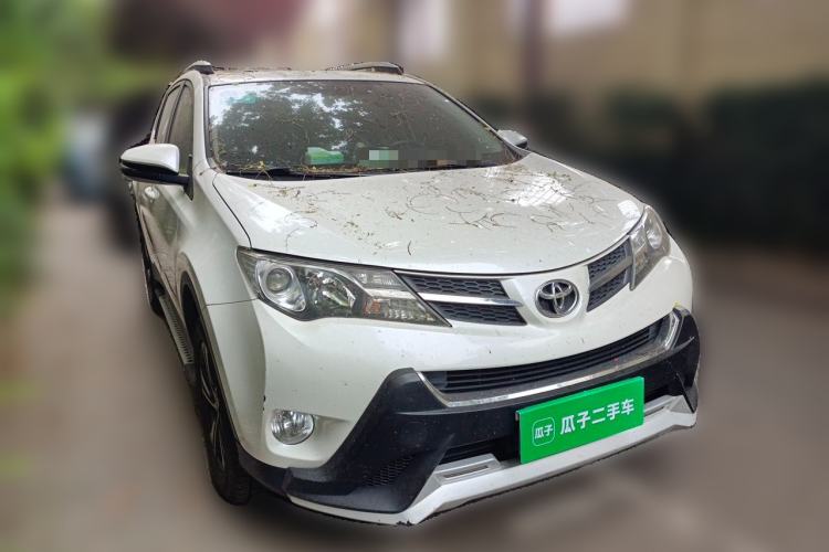 Used Toyota RAV4 2015 2.0L CVT Two-Wheel Drive Fashion Edition Front Right 45 Deg