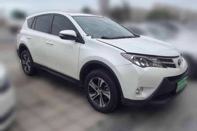 Used Toyota RAV4 2015 2.0L CVT Two-Wheel Drive Fashion Edition Front Right 45 Deg