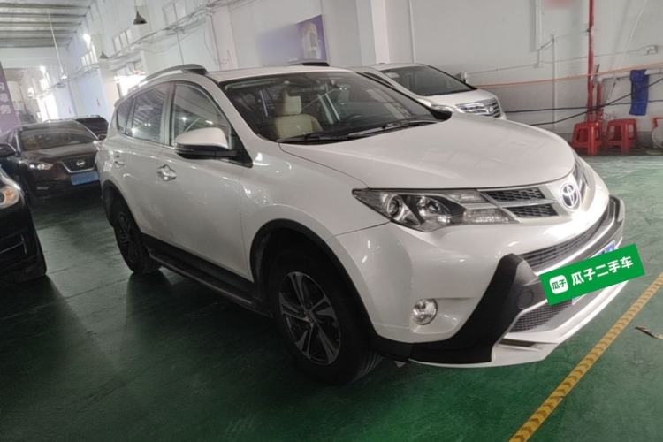 Used Toyota RAV4 2015 2.0L CVT Two-Wheel Drive Fashion Edition Front Right 45 Deg