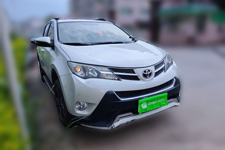 Used Toyota RAV4 2015 2.0L CVT Two-Wheel Drive Fashion Edition Front Right 45 Deg