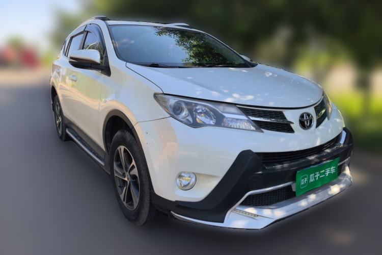 Used Toyota RAV4 2015 2.0L CVT Two-Wheel Drive Fashion Edition Front Right 45 Deg