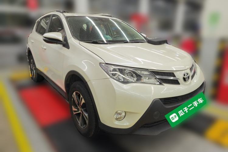 Used Toyota RAV4 2015 2.0L CVT Two-Wheel Drive Fashion Edition Front Right 45 Deg