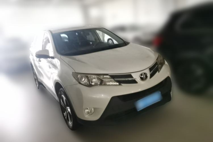 Used Toyota RAV4 2015 2.0L CVT Two-Wheel Drive Fashion Edition Front Right 45 Deg