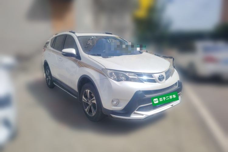 Used Toyota RAV4 2015 2.0L CVT Two-Wheel Drive Fashion Edition Front Right 45 Deg