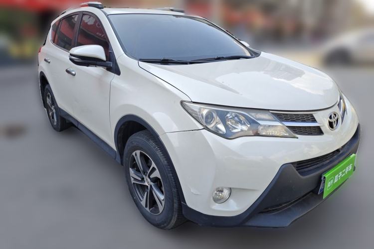 Used Toyota RAV4 2015 2.0L CVT Two-Wheel Drive Fashion Edition Front Right 45 Deg