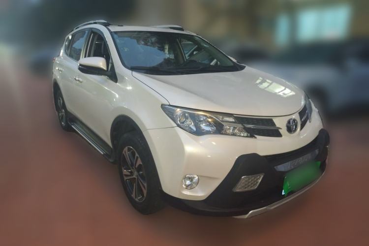 Used Toyota RAV4 2015 2.0L CVT Two-Wheel Drive Fashion Edition Front Right 45 Deg