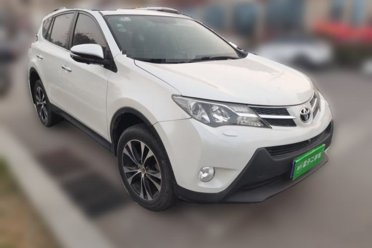 Used Toyota RAV4 2015 2.5L Automatic 4x4 Elite Edition Front Right 45 Deg