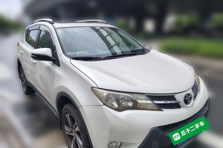 Used Toyota RAV4 2015 2.0L CVT Two-Wheel Drive Fashion Edition Front Right 45 Deg