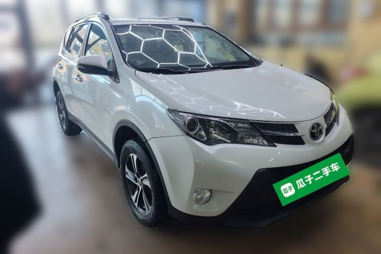 Used Toyota RAV4 2015 2.0L CVT Four-Wheel Drive New Edition Front Right 45 Deg