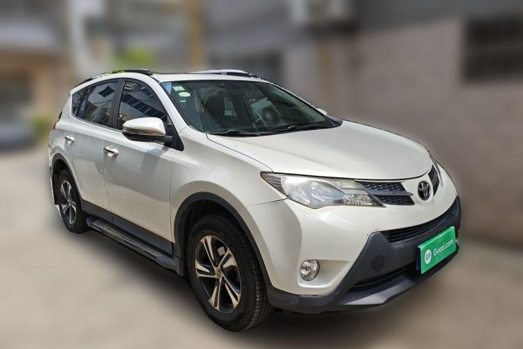 Used Toyota RAV4 2015 2.0L CVT Two-Wheel Drive Fashion Edition Front Right 45 Deg