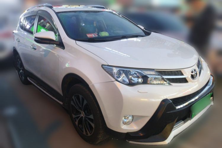 Used Toyota RAV4 2015 2.5L Automatic 4x4 Elite Edition Front Right 45 Deg