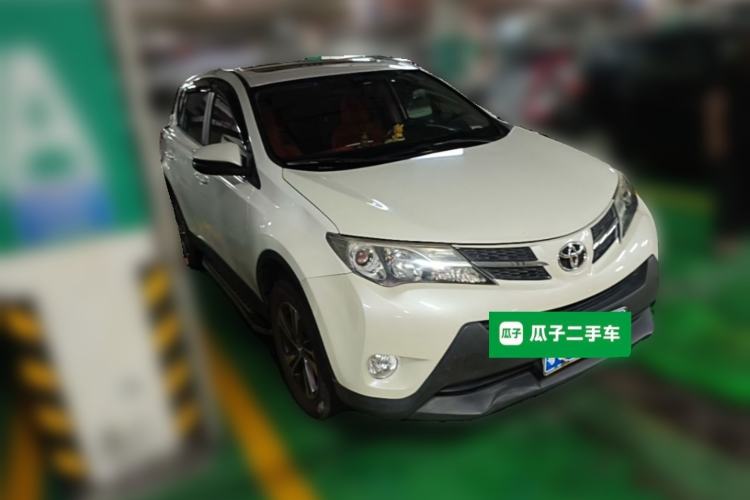 Used Toyota RAV4 2015 2.0L CVT Two-Wheel Drive Fashion Edition Front Right 45 Deg