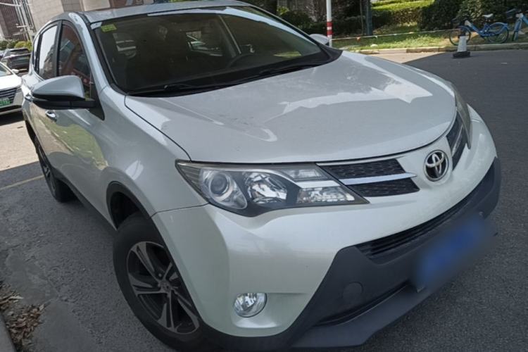 Used Toyota RAV4 2015 2.0L CVT Four-Wheel Drive New Edition Front Right 45 Deg