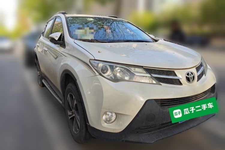 Used Toyota RAV4 2015 2.0L CVT Two-Wheel Drive Fashion Edition Front Right 45 Deg