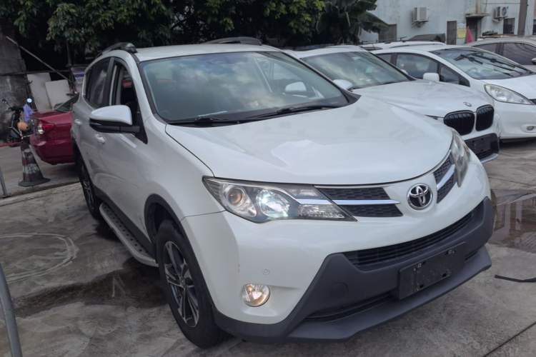 Used Toyota RAV4 2015 2.0L CVT Two-Wheel Drive Urban Edition Front Right 45 Deg