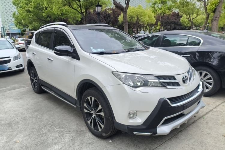 Used Toyota RAV4 2015 2.5L Automatic 4x4 Elite Edition Front Right 45 Deg