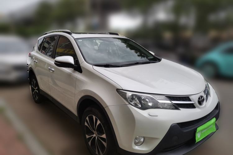 Used Toyota RAV4 2015 2.5L Automatic 4x4 Elite Edition Front Right 45 Deg