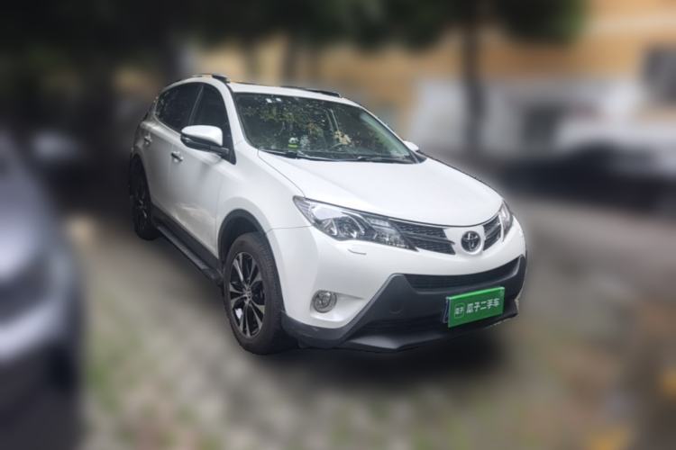 Used Toyota RAV4 2015 2.5L Automatic 4x4 Elite Edition Front Right 45 Deg
