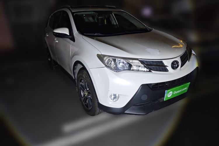 Used Toyota RAV4 2015 2.0L CVT Two-Wheel Drive Fashion Edition Front Right 45 Deg