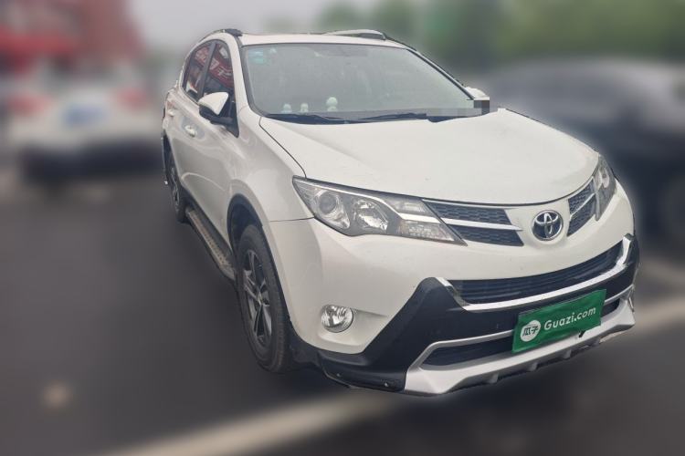 Used Toyota RAV4 2015 2.0L CVT Two-Wheel Drive Fashion Edition Front Right 45 Deg