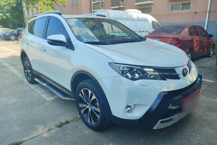 Used Toyota RAV4 2015 2.5L Automatic 4x4 Elite Edition Front Right 45 Deg