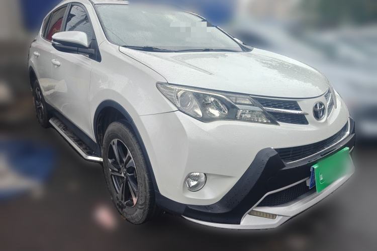Used Toyota RAV4 2015 2.0L CVT Two-Wheel Drive Fashion Edition Front Right 45 Deg