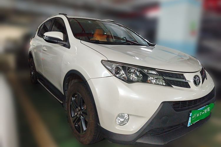 Used Toyota RAV4 2015 2.0L CVT Two-Wheel Drive Urban Edition Front Right 45 Deg
