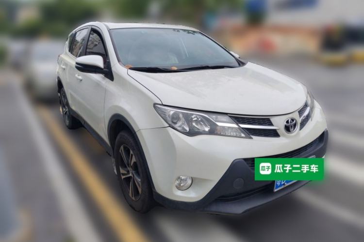 Used Toyota RAV4 2015 2.0L CVT Two-Wheel Drive Fashion Edition Front Right 45 Deg