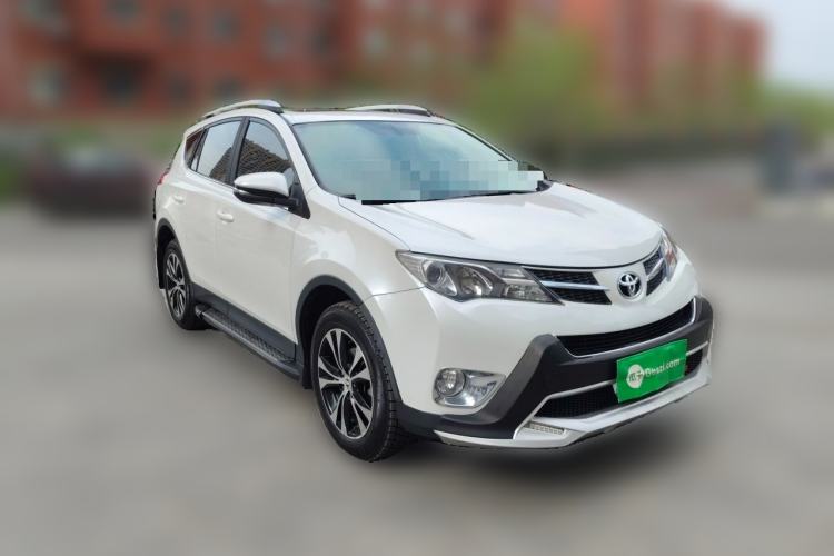 Used Toyota RAV4 2015 2.0L CVT Two-Wheel Drive Fashion Edition Front Right 45 Deg