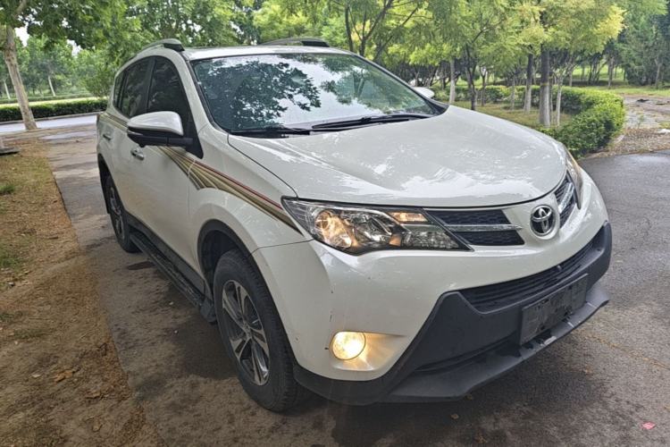 Used Toyota RAV4 2015 2.0L CVT Four-Wheel Drive New Edition Front Right 45 Deg