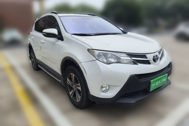 Used Toyota RAV4 2015 2.0L CVT Two-Wheel Drive Fashion Edition Front Right 45 Deg