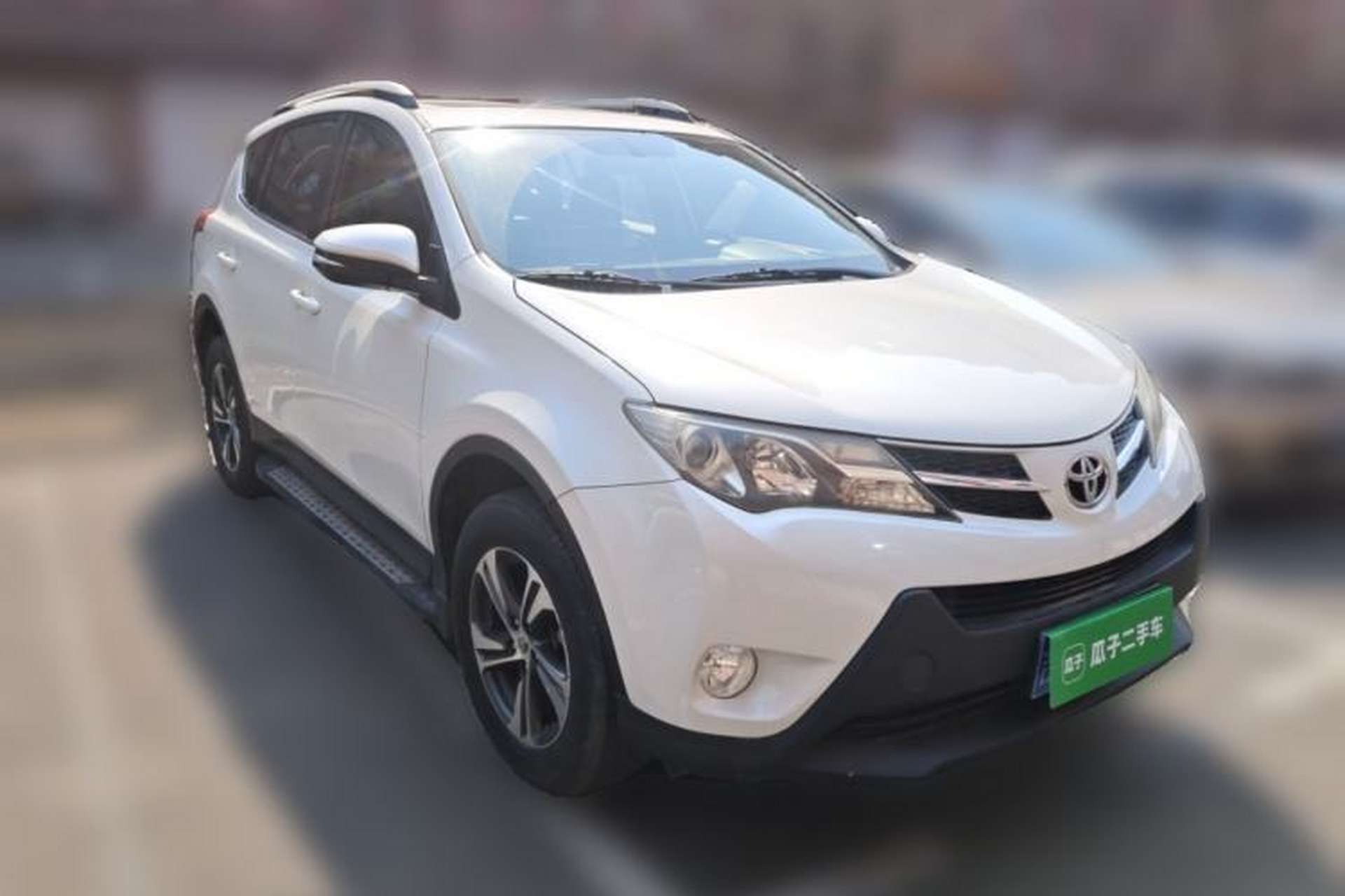 Used Toyota RAV4 2015 2.0L CVT Two-Wheel Drive Fashion Edition Front Right 45 Deg