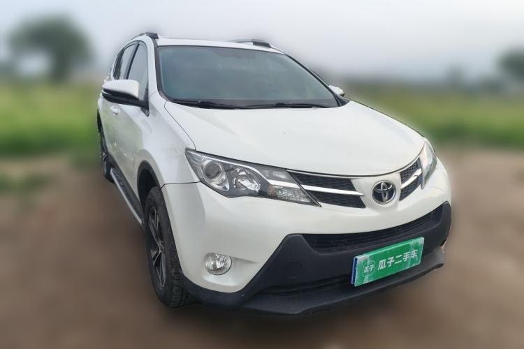 Used Toyota RAV4 2015 2.0L CVT Two-Wheel Drive Fashion Edition Front Right 45 Deg