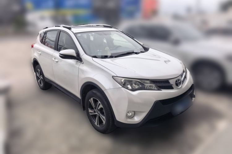 Used Toyota RAV4 2015 2.0L CVT Two-Wheel Drive Fashion Edition Front Right 45 Deg