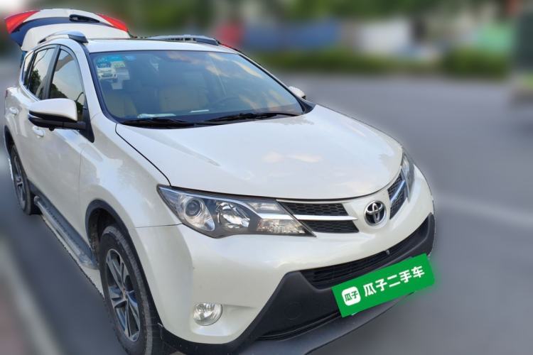Used Toyota RAV4 2015 2.0L CVT Two-Wheel Drive Fashion Edition Front Right 45 Deg
