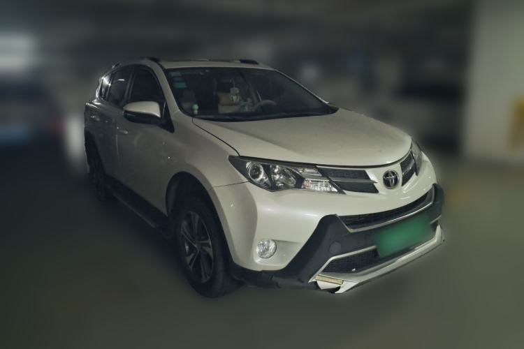 Used Toyota RAV4 2015 2.0L CVT Two-Wheel Drive Fashion Edition Front Right 45 Deg