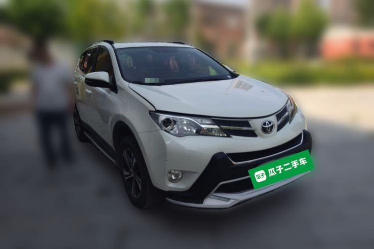 Used Toyota RAV4 2015 2.0L CVT Two-Wheel Drive Fashion Edition Front Right 45 Deg