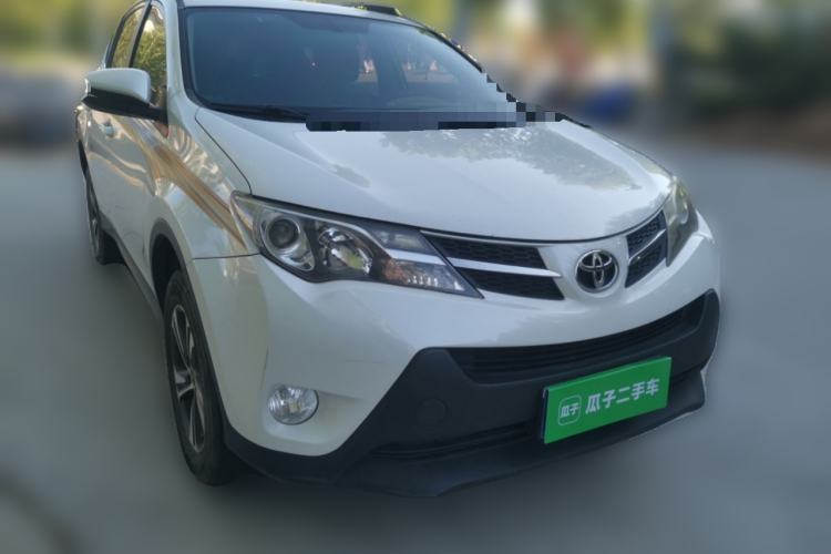 Used Toyota RAV4 2015 2.0L CVT Two-Wheel Drive Fashion Edition Front Right 45 Deg