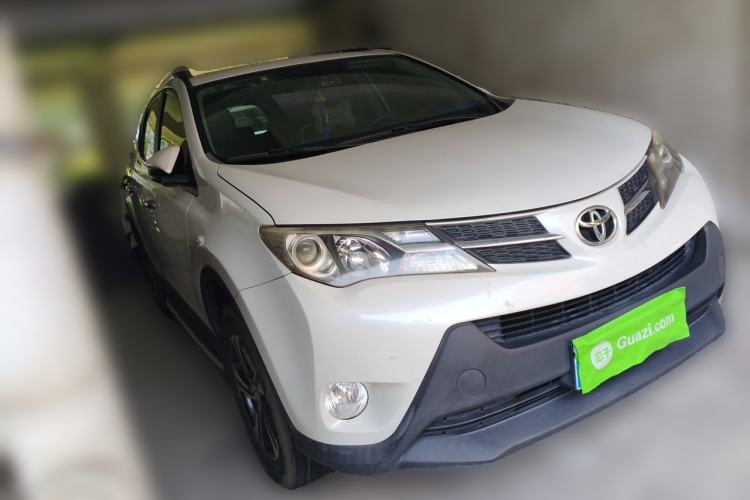 Used Toyota RAV4 2015 2.0L CVT Two-Wheel Drive Fashion Edition Front Right 45 Deg