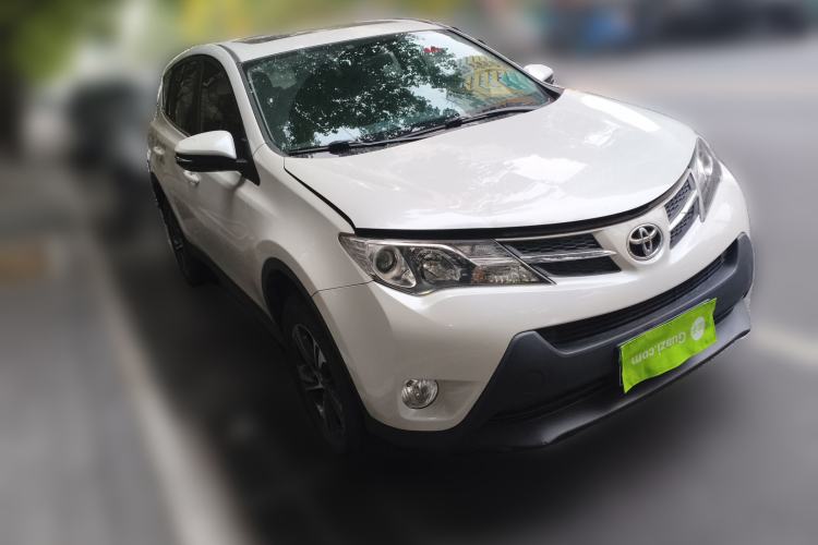 Used Toyota RAV4 2015 2.0L CVT Two-Wheel Drive Fashion Edition Front Right 45 Deg