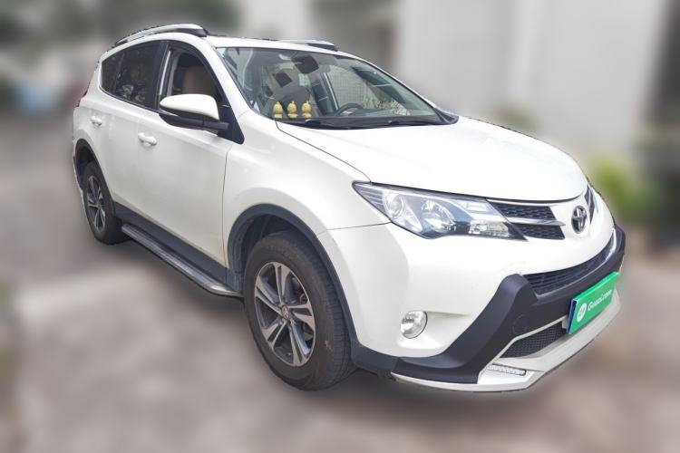 Used Toyota RAV4 2015 2.0L CVT Two-Wheel Drive Fashion Edition Front Right 45 Deg