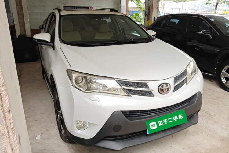 Used Toyota RAV4 2015 2.5L Automatic 4x4 Elite Edition Front Right 45 Deg