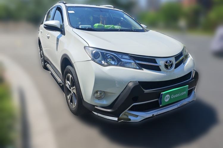 Used Toyota RAV4 2015 2.0L CVT Two-Wheel Drive Fashion Edition Front Right 45 Deg