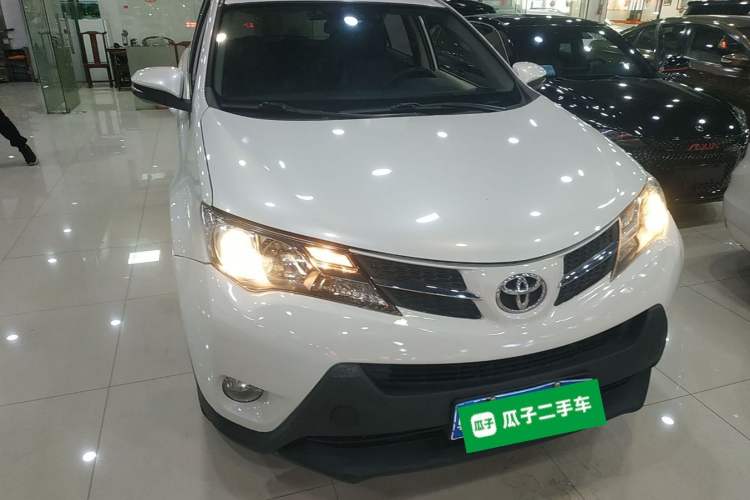 Used Toyota RAV4 2015 2.0L CVT Two-Wheel Drive Urban Edition Front Right 45 Deg