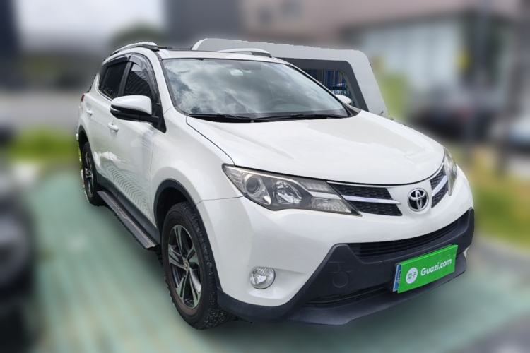 Used Toyota RAV4 2015 2.0L CVT Two-Wheel Drive Fashion Edition Front Right 45 Deg